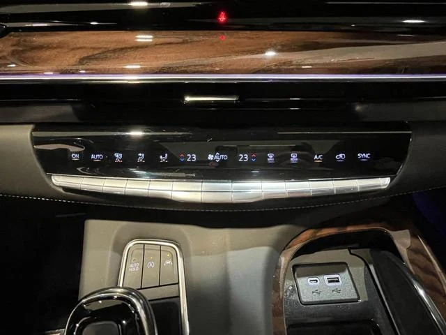 Cadillac ESCALADE 39