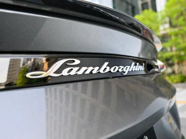 Lamborghini URUS 39
