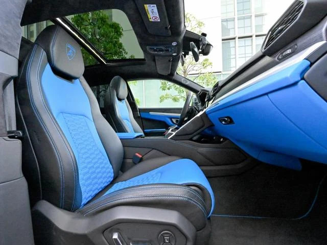 Lamborghini URUS 49