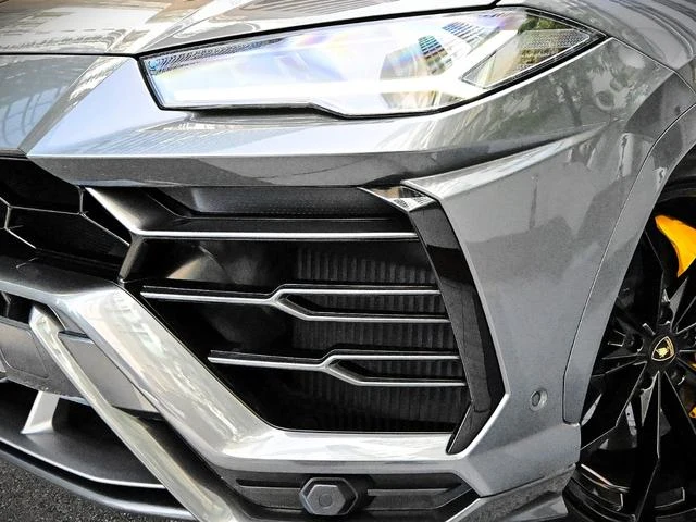 Lamborghini URUS 36