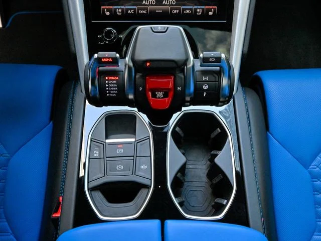 Lamborghini URUS 15