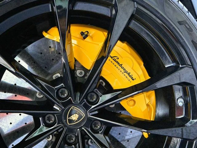 Lamborghini URUS 43
