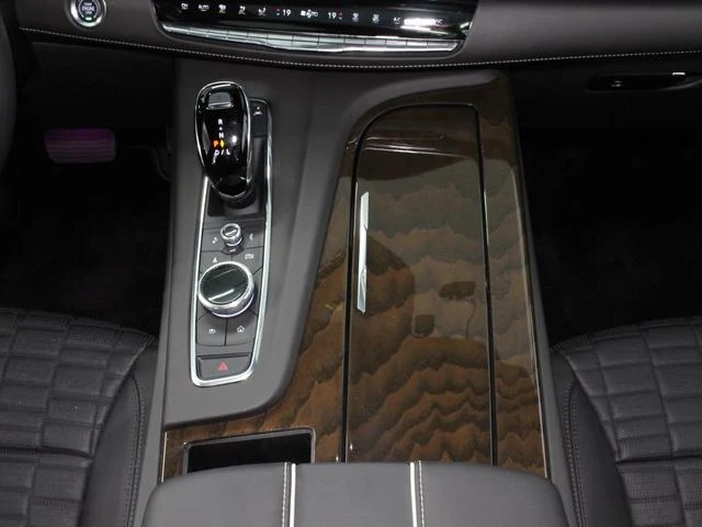 Cadillac ESCALADE 18