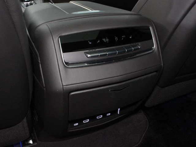 Cadillac ESCALADE 58