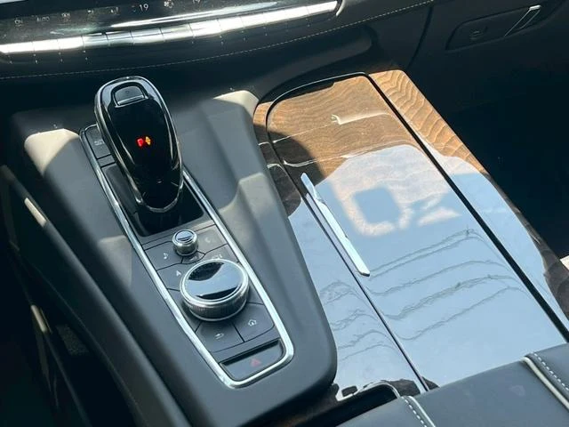 Cadillac ESCALADE 47