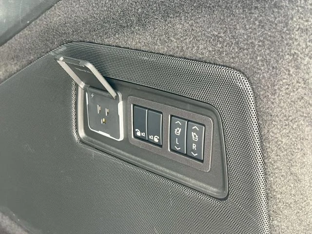 Cadillac ESCALADE 34