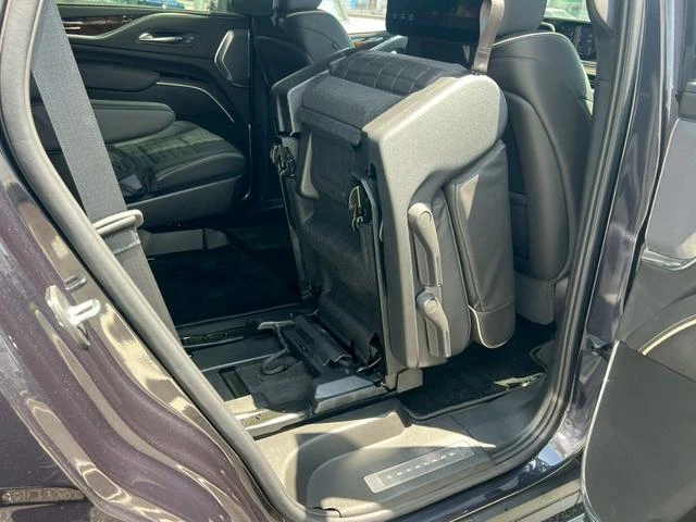 Cadillac ESCALADE 29