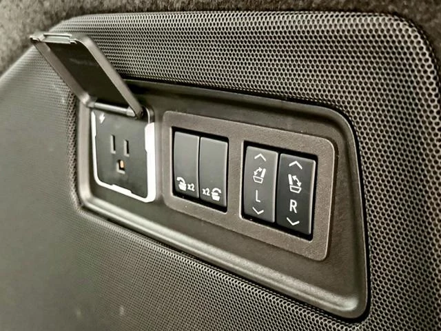Cadillac ESCALADE 34