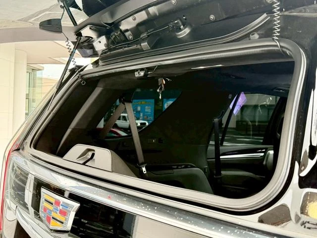 Cadillac ESCALADE 32