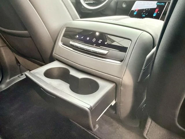 Cadillac ESCALADE 26