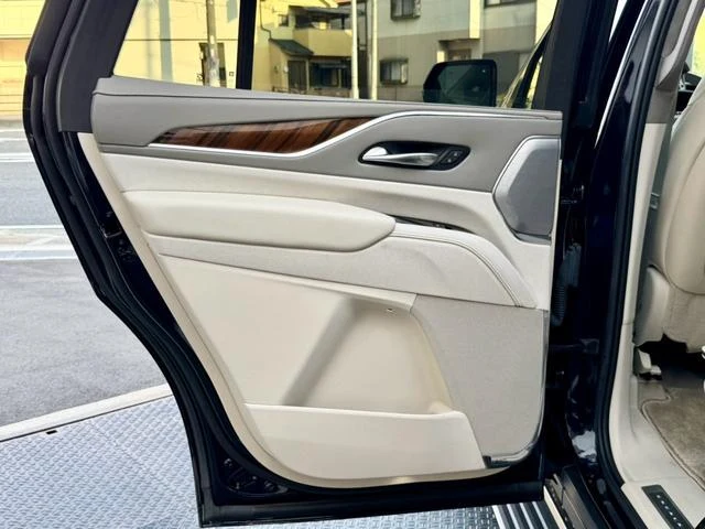 Cadillac ESCALADE 41