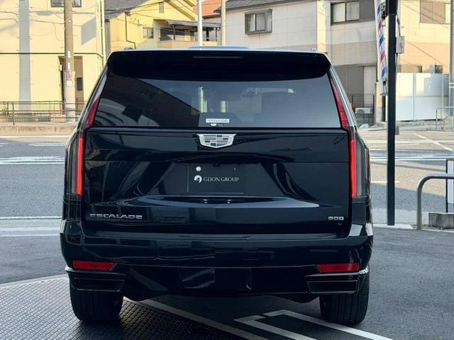 Cadillac ESCALADE 8