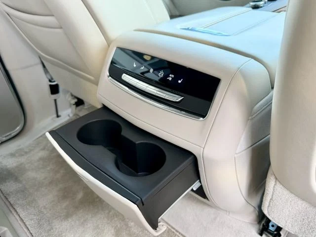 Cadillac ESCALADE 29