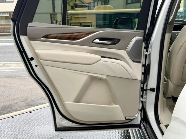 Cadillac ESCALADE 38