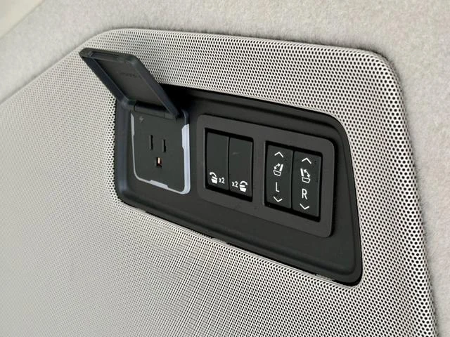 Cadillac ESCALADE 31