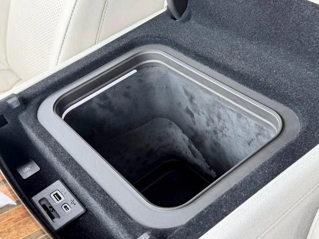 Cadillac ESCALADE 63
