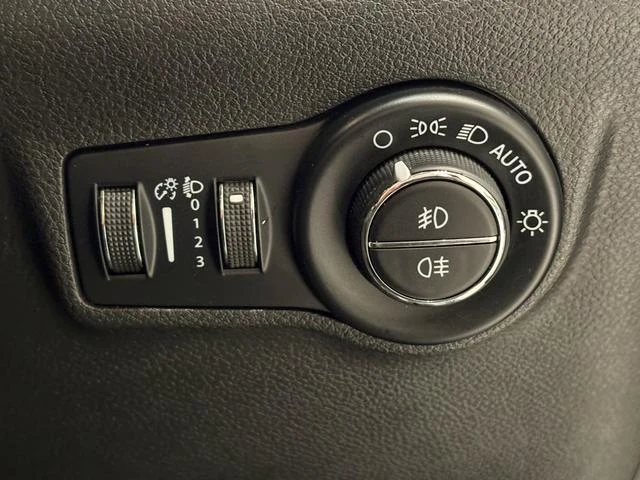 Chrysler JEEP 32
