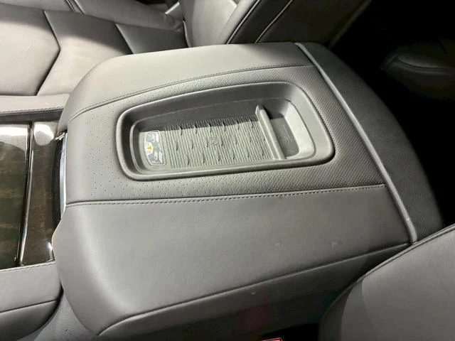 Cadillac ESCALADE 43