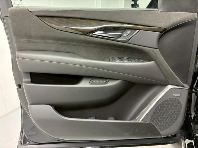 Cadillac ESCALADE 23