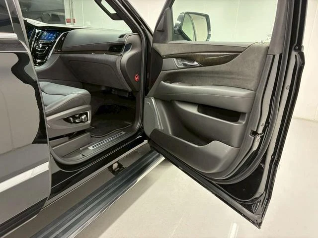 Cadillac ESCALADE 46
