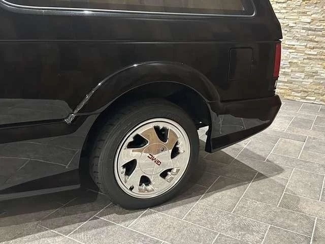 GMC TYPHOON 15