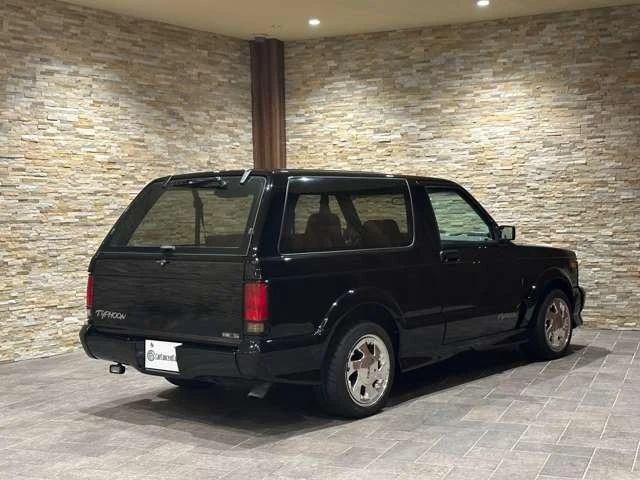 GMC TYPHOON 12