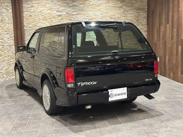 GMC TYPHOON 13