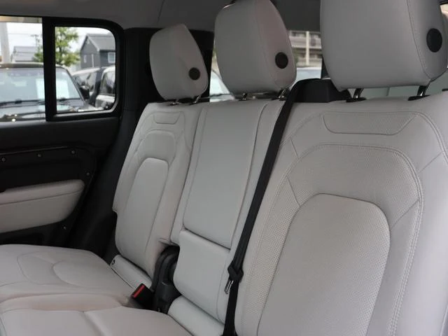 Land Rover DEFENDER 15