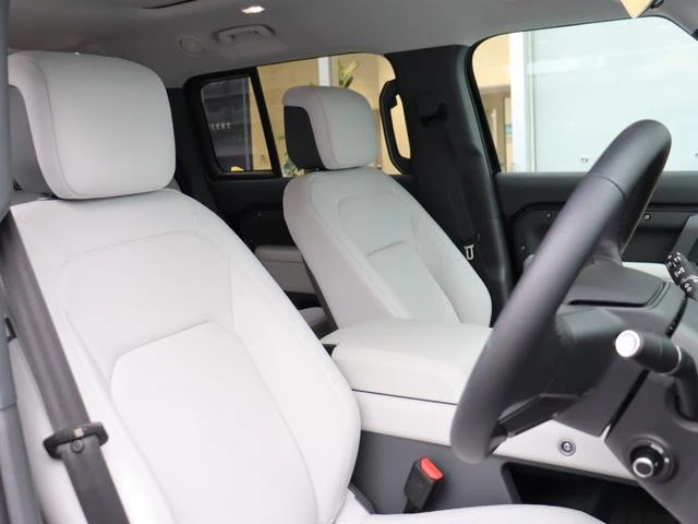 Land Rover DEFENDER 12