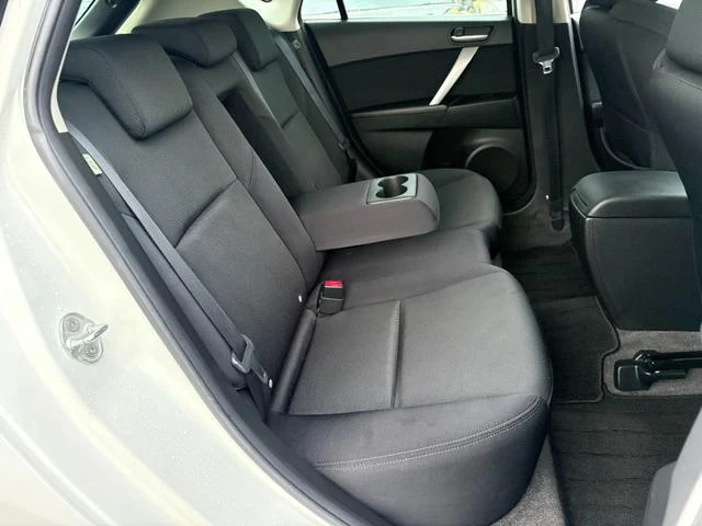 Mazda AXELA 8