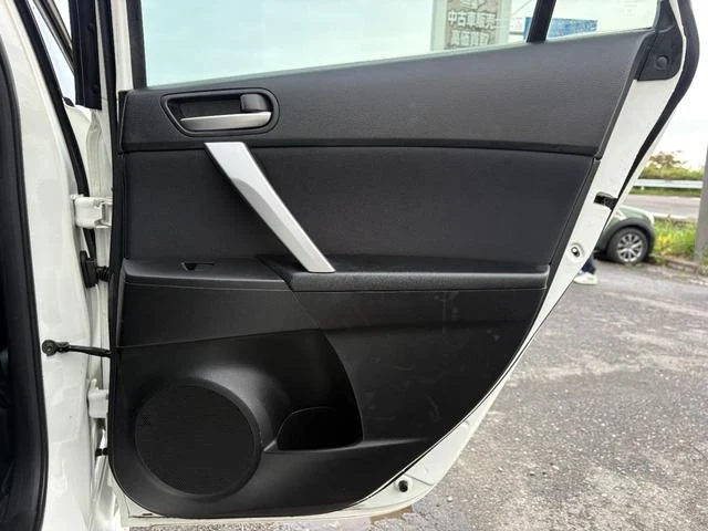 Mazda AXELA 38