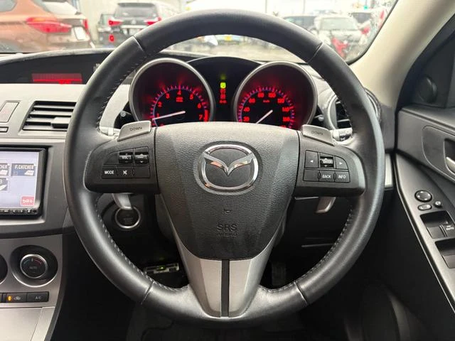 Mazda AXELA 17