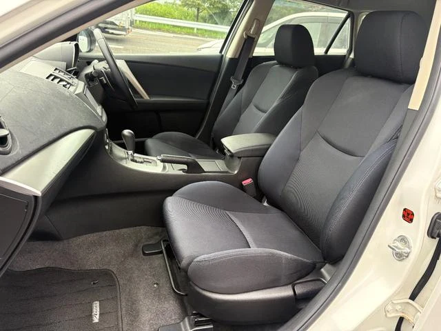 Mazda AXELA 7