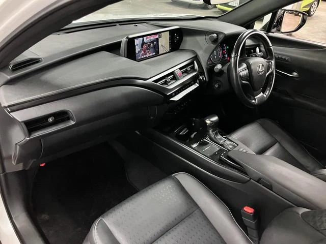 Lexus UX 22