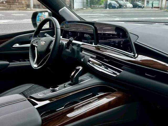 Cadillac ESCALADE 24