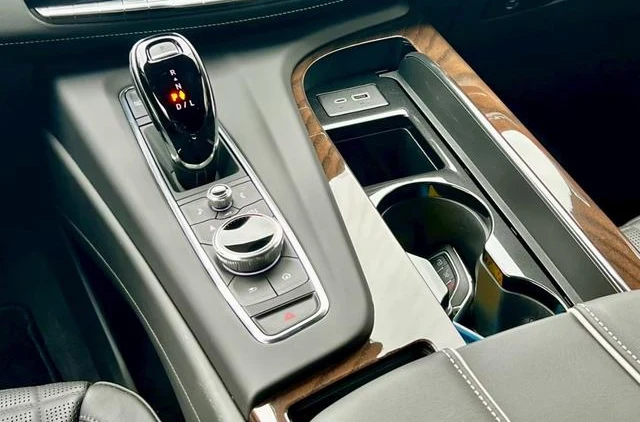 Cadillac ESCALADE 44