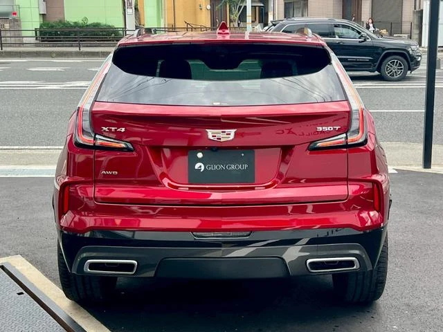 Cadillac XT4 8