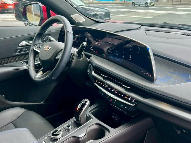 Cadillac XT4 21