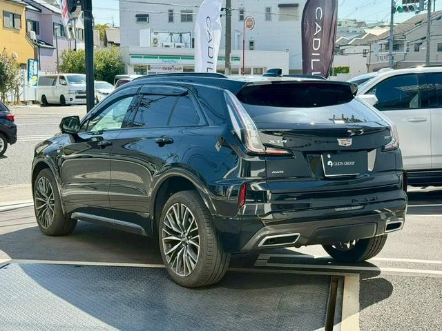 Cadillac XT4 8
