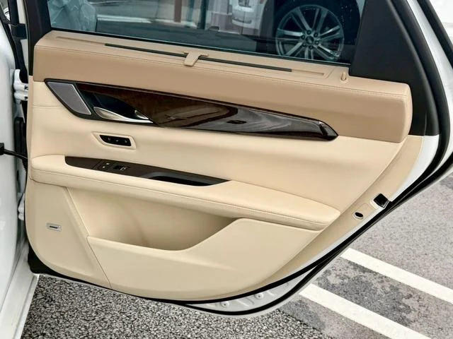 Cadillac CT6 36
