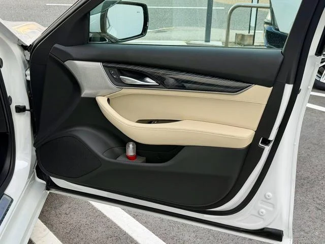 Cadillac CT5 33