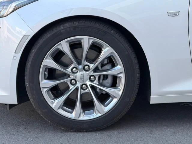 Cadillac CT5 11