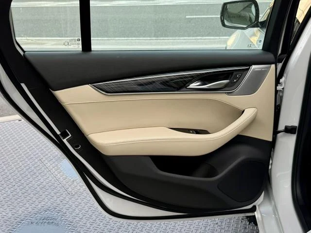 Cadillac CT5 31