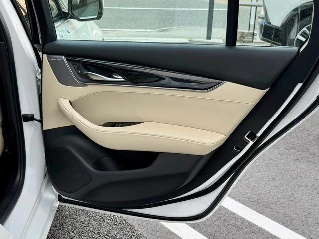 Cadillac CT5 32
