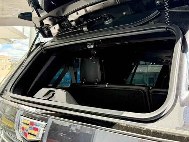 Cadillac ESCALADE 38