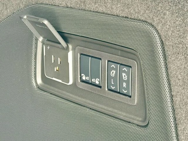 Cadillac ESCALADE 34