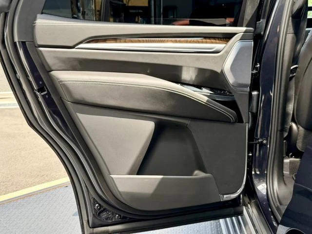 Cadillac ESCALADE 41