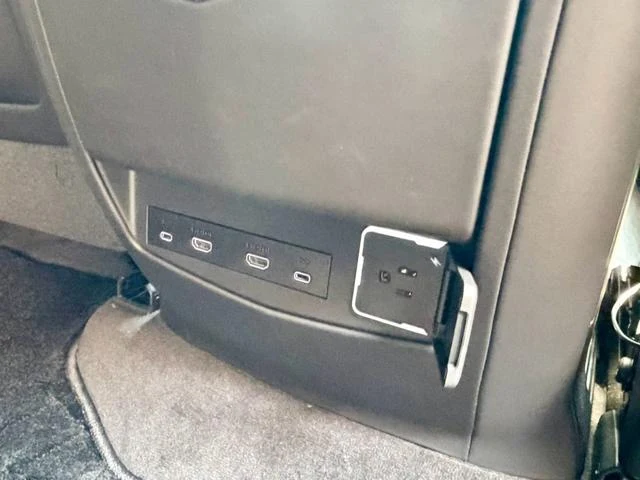 Cadillac ESCALADE 28