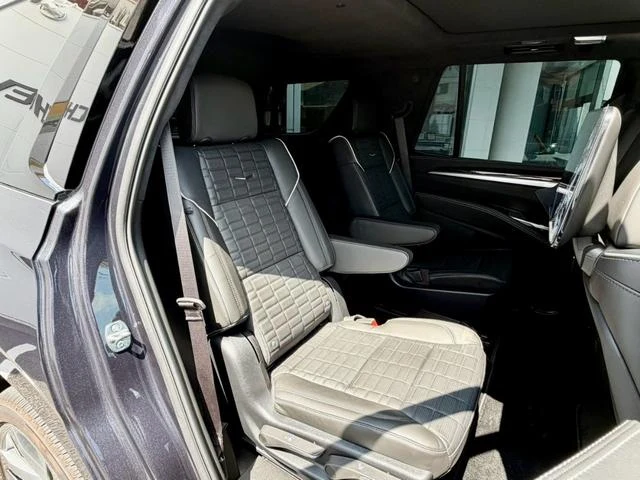 Cadillac ESCALADE 25