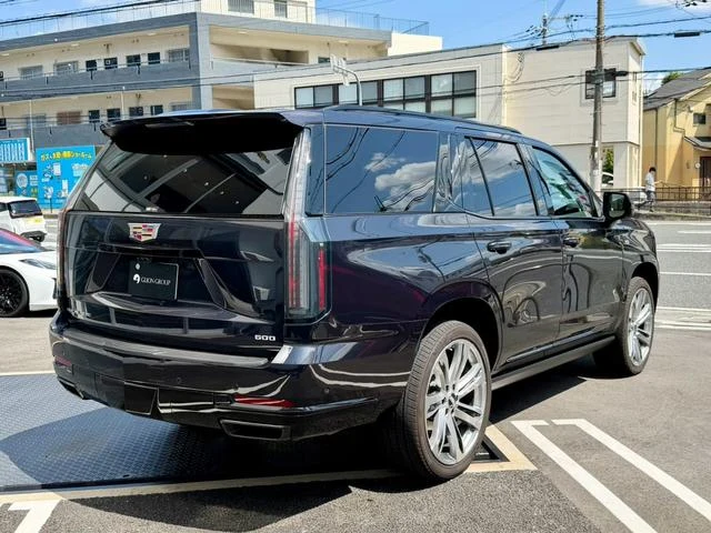 Cadillac ESCALADE 8
